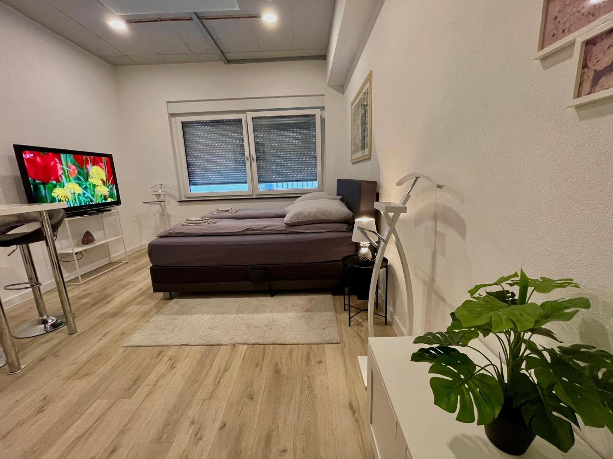 Neu Wunderschoenenes Weisses Apartament Am Schloessle Zentrum Goldstadt Пфорцхайм Экстерьер фото