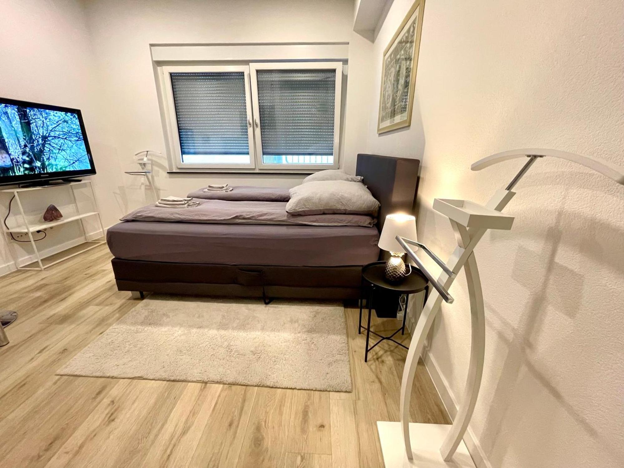 Neu Wunderschoenenes Weisses Apartament Am Schloessle Zentrum Goldstadt Пфорцхайм Экстерьер фото